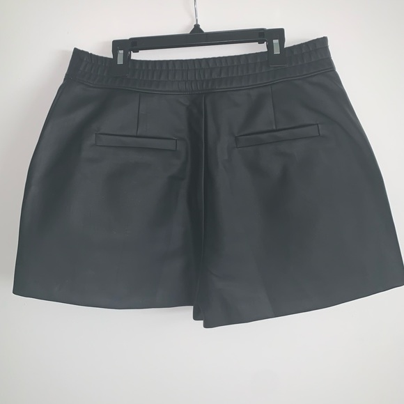 High waisted faux Leather Shorts - Picture 2 of 5